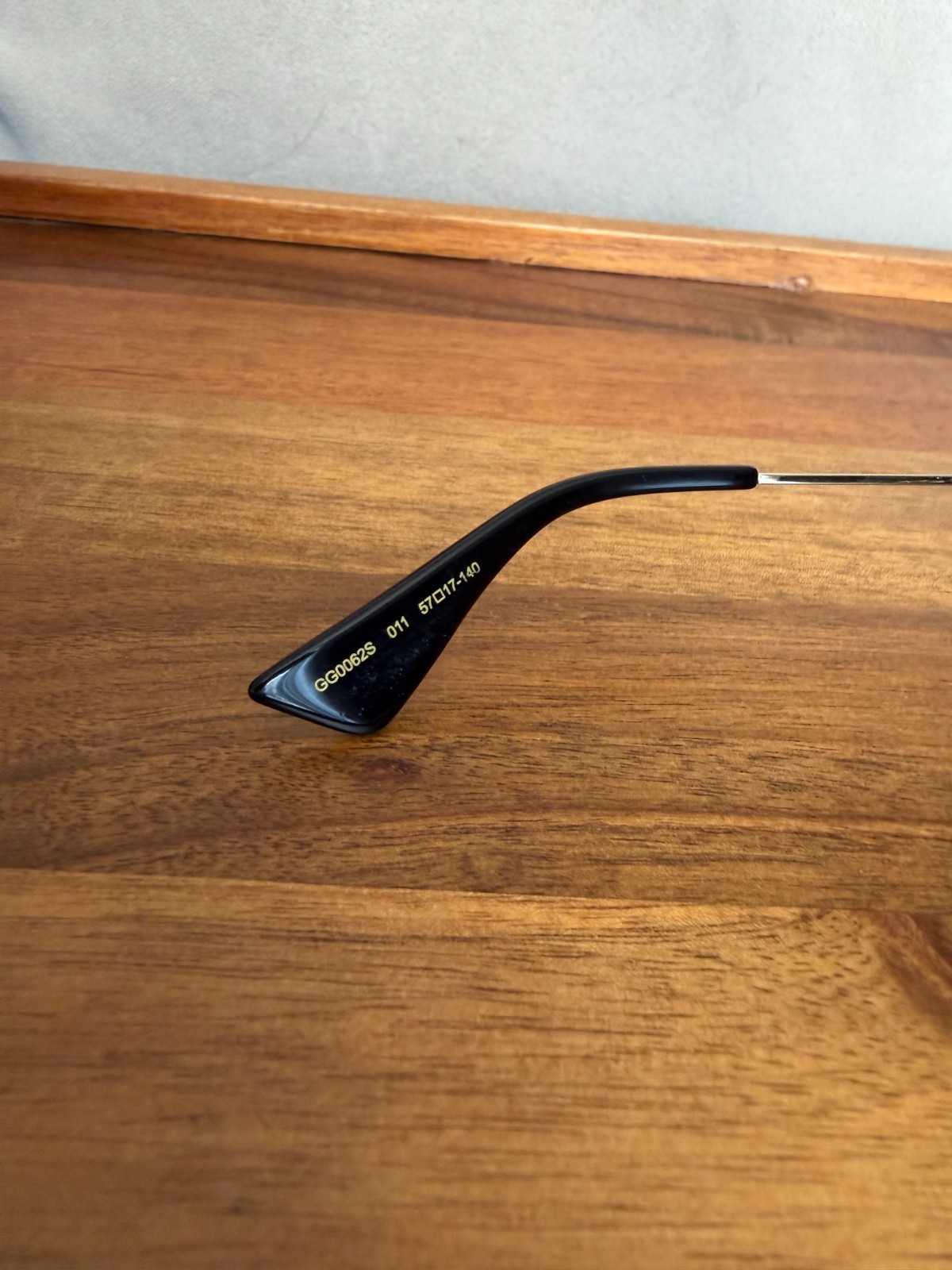 Gucci GGOO62S Pre-loved Pilot/Aviator Sunglasses - Black with Gold Hardware image 7