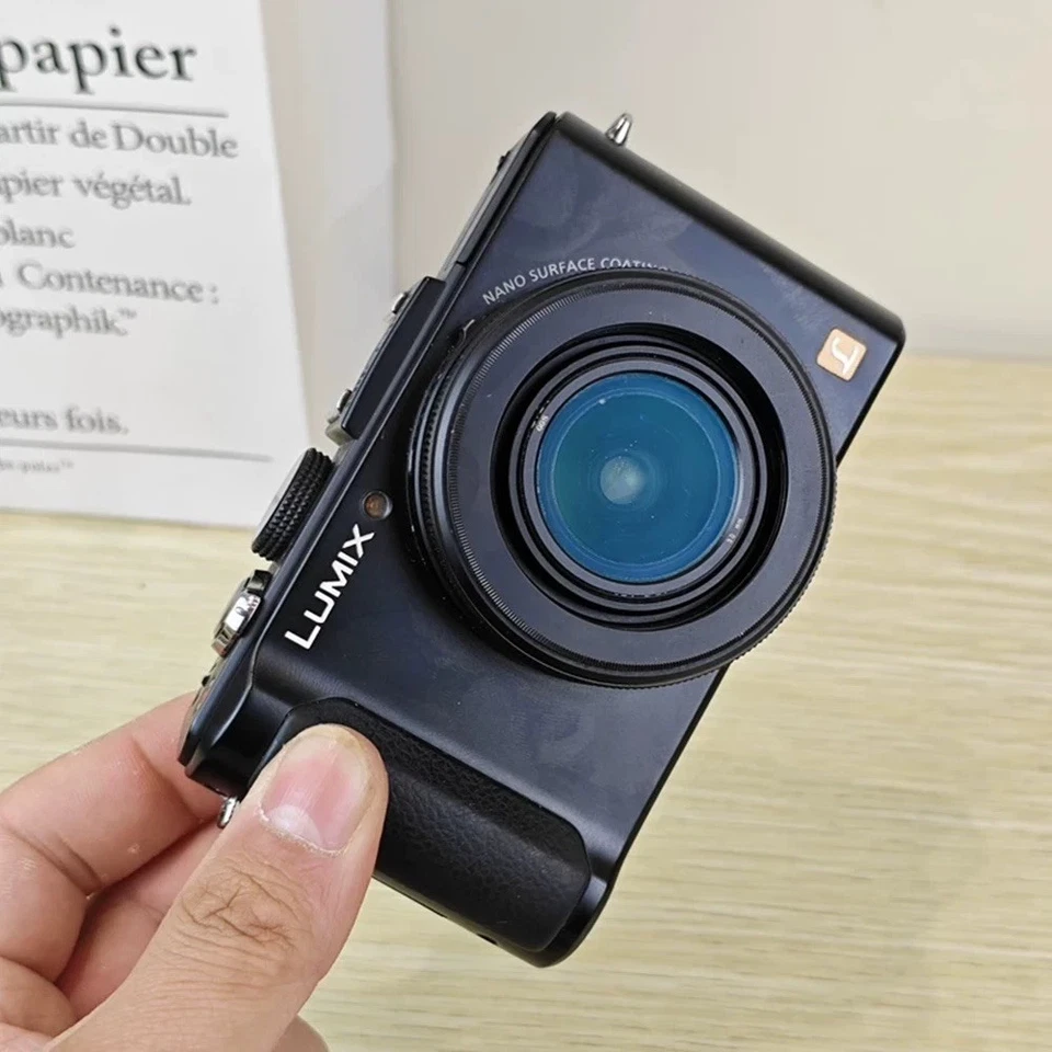 Panasonic LUMIX DMC-LX7 10.1MP f/1.4 3.8x Zoom 3in + DMW-LVF2 EVF, photo 1 of 5
