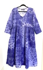 Längeres weites Kleid SJÖDEN XL Blautöne Blumenmuster kl. Falten top erhalten