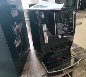 Kaffeevollautomat DeLonghi ECAM13.123.B  - Schwarz