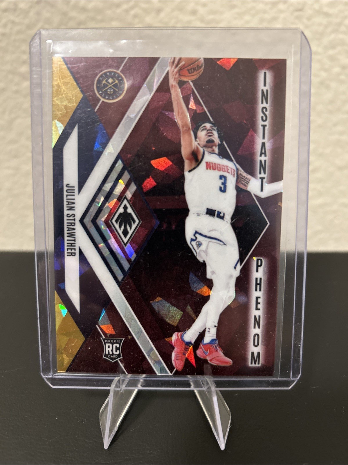 2023-24 Panini Phoenix - Instant Phenom Julian Strawther #6 Maroon Ice /275 (RC)