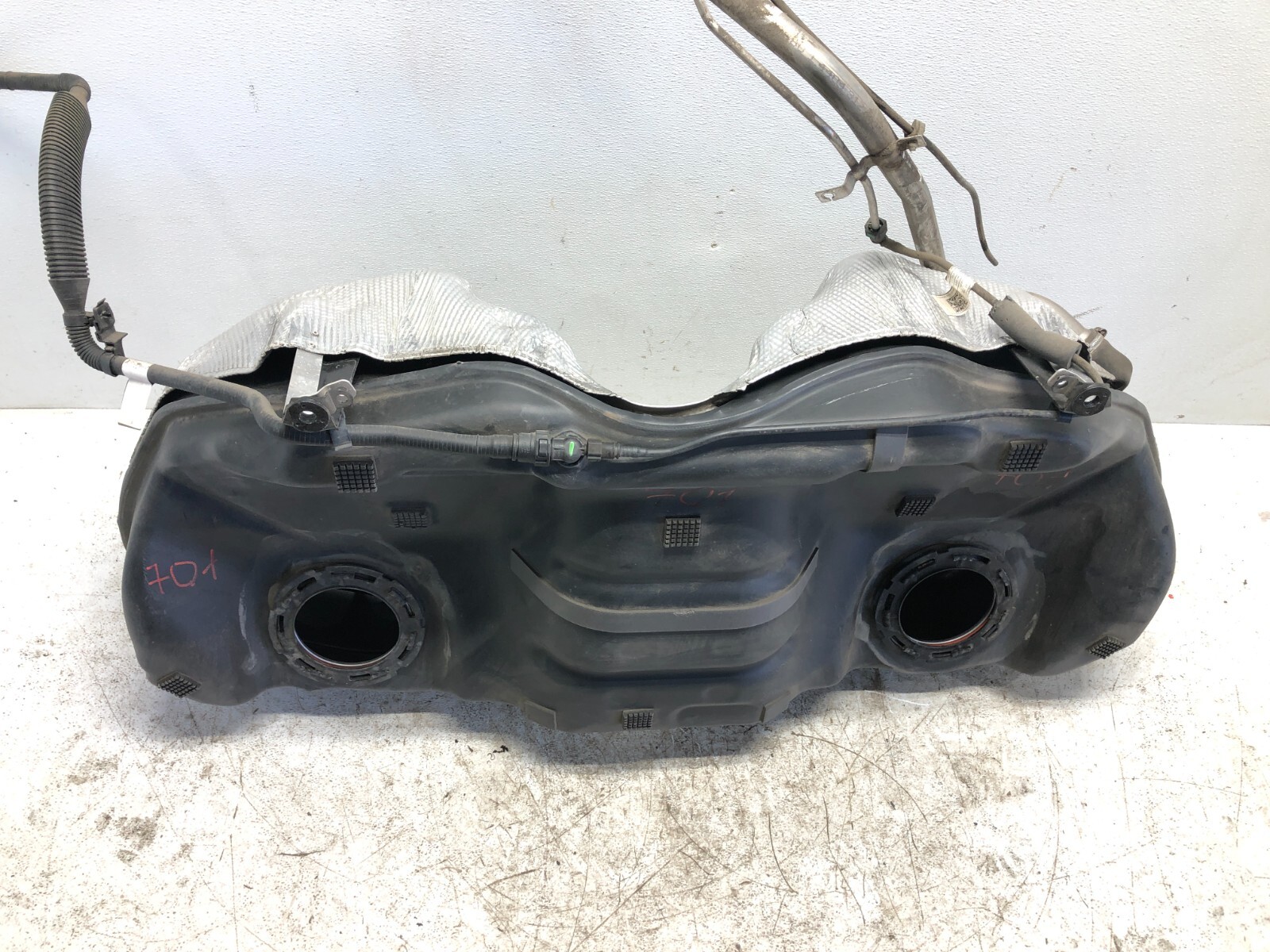 2017-2022 MASERATI LEVANTE FUEL GAS TANK RESERVOIR W/ FILLER NECK OEM