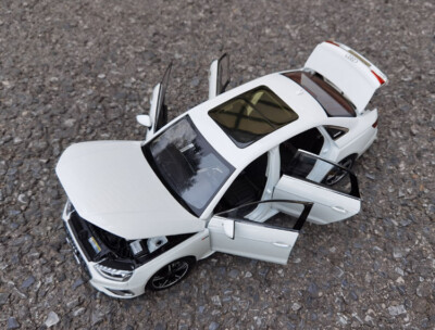 1/18 A4L A4 2020 Diecast Metal Car Model Toy Collection White/Gray