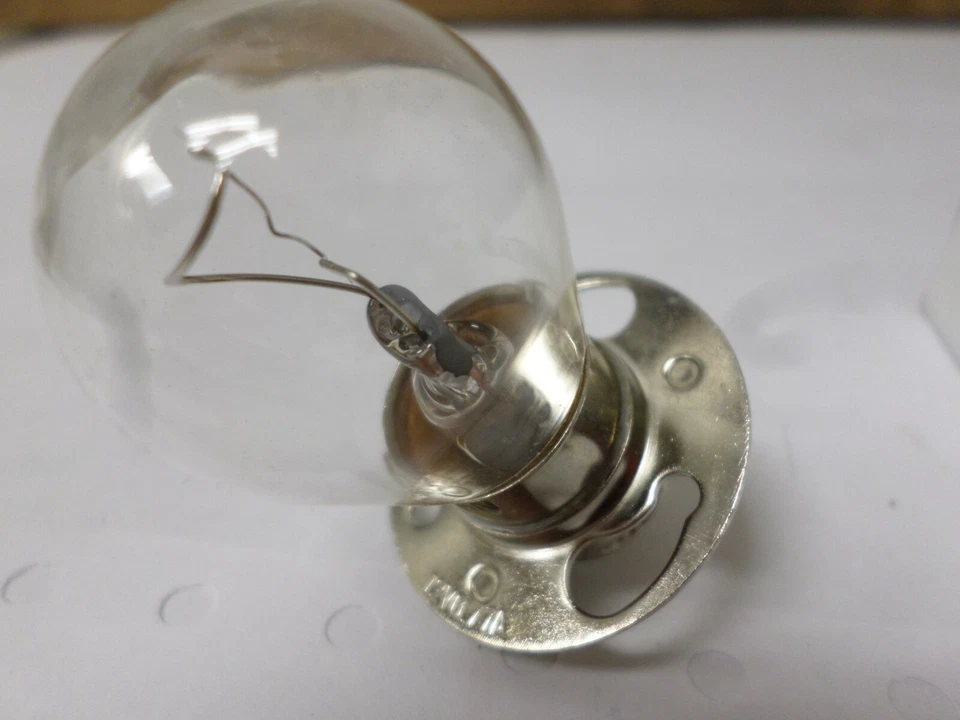 PL-10606 12v .77a Replacement Bulb Made In Japan - Image 3 of 4