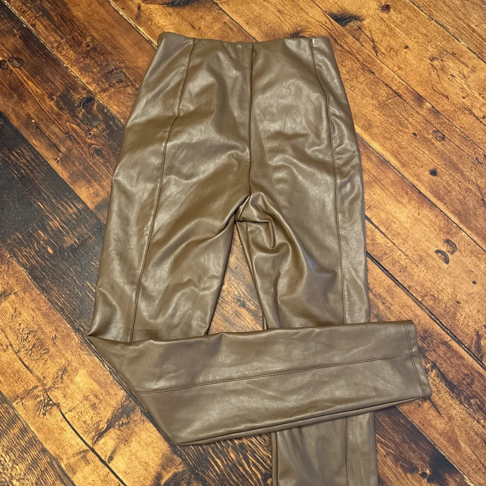 Pantalones para mujer LYSSE marrón imitación cuero talla pequeña Foto 4 de 4