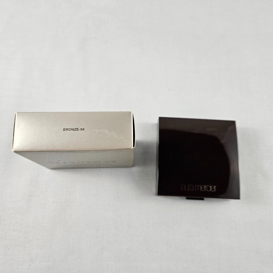 Laura Mercier Matte Radiance Baked Powder #BRONZE-04 7.50g / 0.26oz - Image 3 of 4