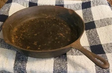 Vintage Lodge Cast Iron Skillet Marked 10 With 3 Notch Heat Ring 12 Inch 