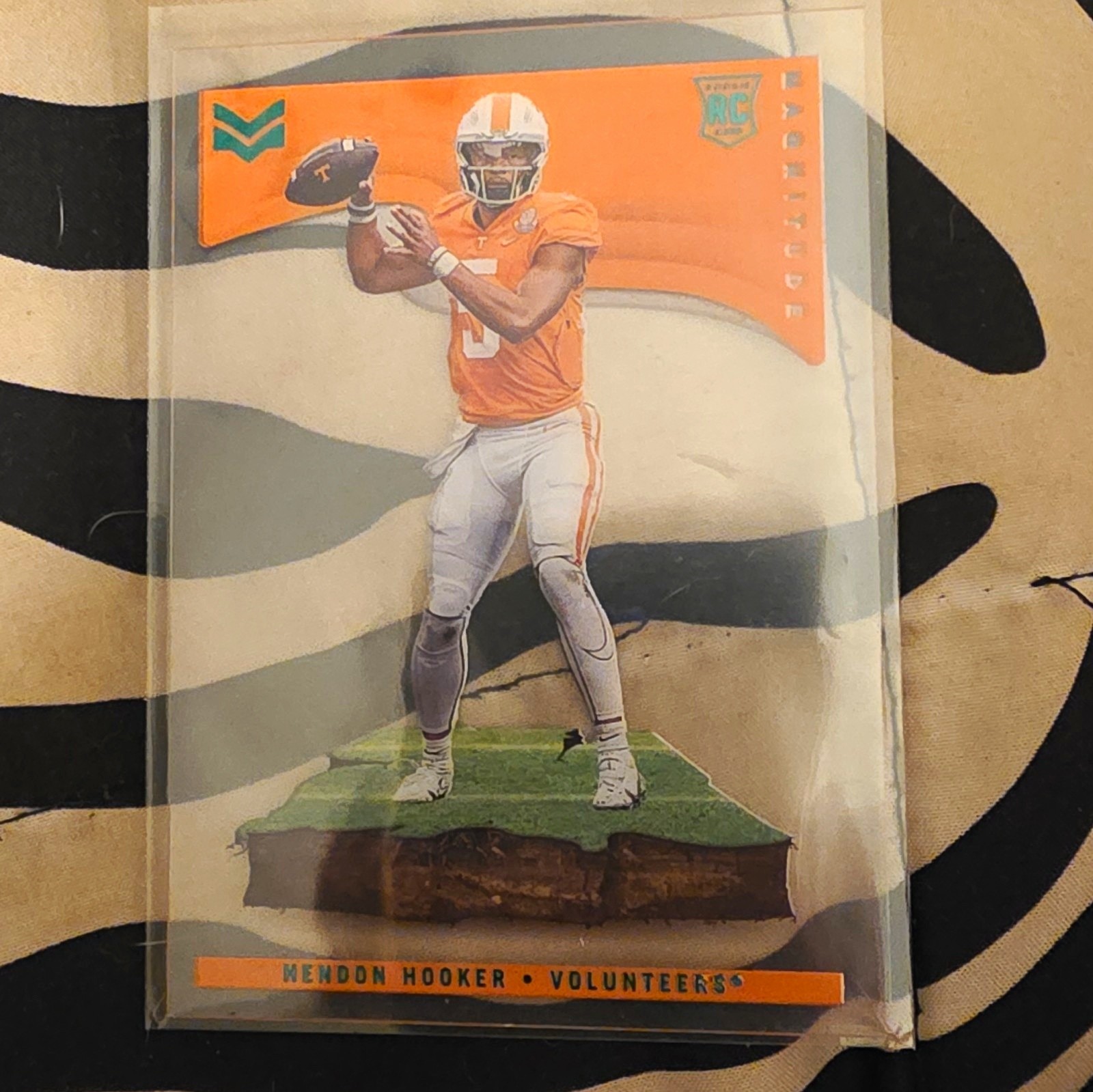 2023 Panini Chronicles Draft Picks - Magnitude Hendon Hooker #10 Red /149 (RC)
