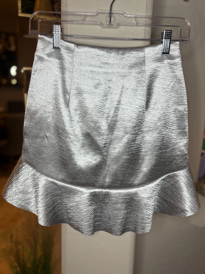 Minifalda H&M plateada metalizada con dobladillo volado talla 4 Foto 4 de 4