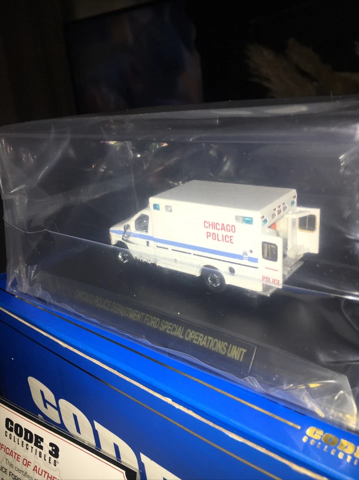 code 3 collectibles chicago police ford e-350 special ops unit Only 750 Made - Image 3 of 4