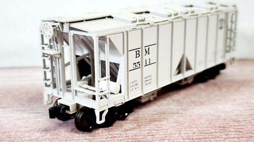 Boston and Maine RR 70 Ton 2 Bay Covered Hopper 5511 Bowser 11011 Owner Built HO - Picture 6 of 7