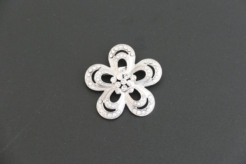 Flower Shaped Decorative Pin