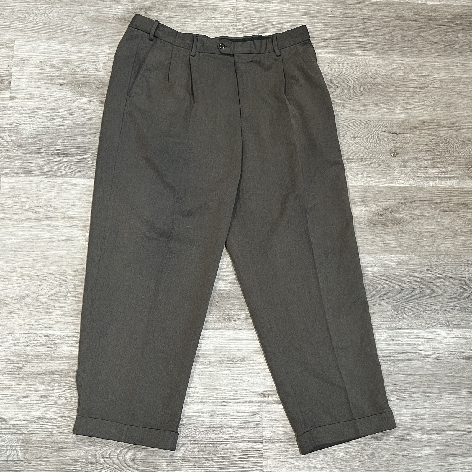 Van Heusen Mens Dress Pants Size 38x30 Pinstriped Pleated Cuffed Brown Pantalon