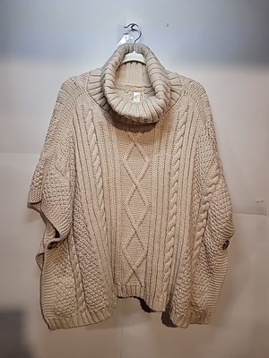 Women's Cream Colored Sweater  One Size Fits All . Fits Like a Large 