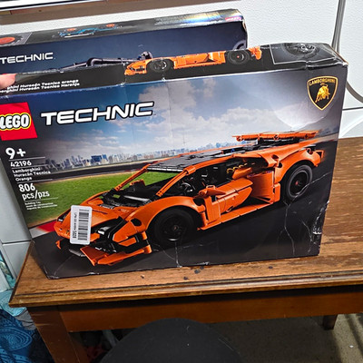 LEGO Technic 42196 Lamborghini Huracán Tecnica Orange 806 pcs 9+ Box