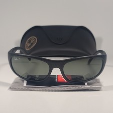 Gafas de sol polarizadas Ray-Ban Predator mate negras verdes lentes RB4033 601-S/48