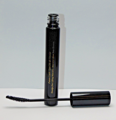 Victoria Beckham Future Lash Mascara BLACK - Picture 2 of 5