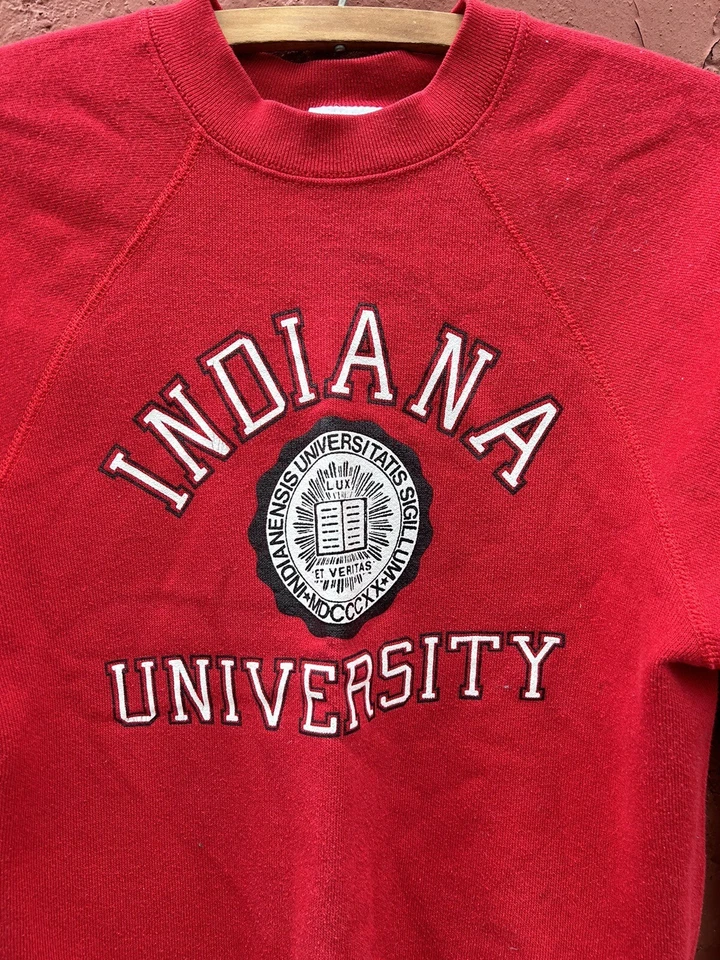 Sudadera De Colección Años 80 Indiana University Fútbol Cuello Redondo Mujer’s Pequeña Roja Foto 2 de 4