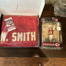 Kansas City Chiefs Joe Montana Action figure 1993 & Autograph Neal Smith Jersey