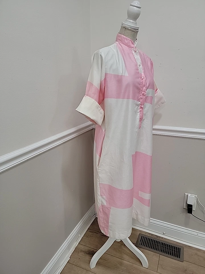 复古 Catherine Ogust 适用于 Penthouse Gallery 粉红色白色几何衬衫连衣裙  — 第 2/4 张图片