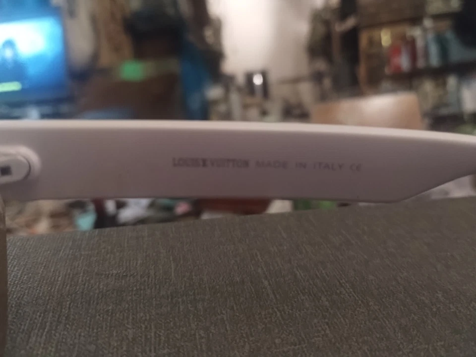 Louis vuitton 白色猫眼框太阳眼镜 — 第 4/4 张图片