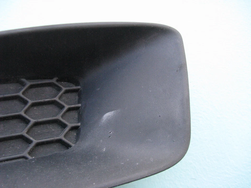 2006 06 SCION XA ПЕРЕДНИЙ БАМПЕР ПРАВЫЙ ПРОТИВОТУМАННЫЙ ФОНАРЬ КРЫШКА НИЖНЯЯ РЕШЕТКА ОТДЕЛКА МОЛДИНГ - Изображение 2 из 4