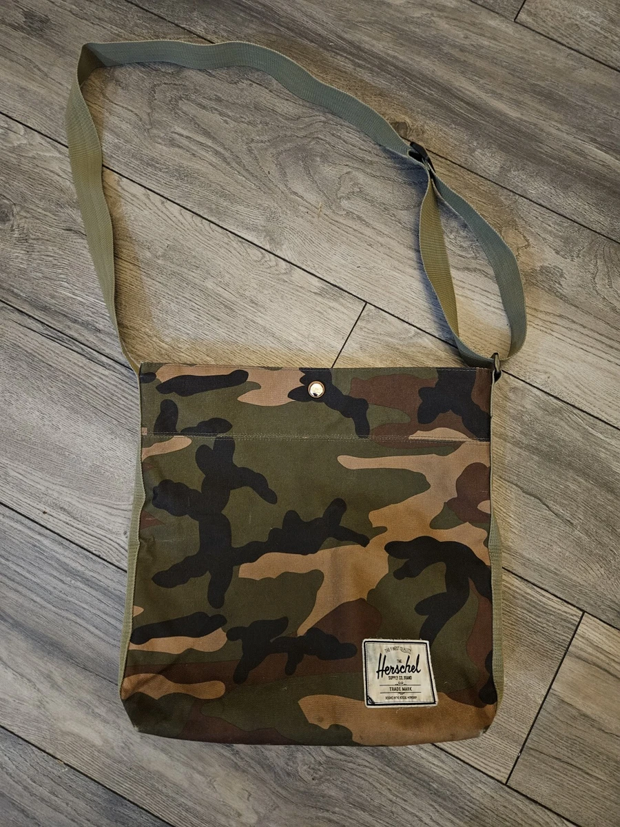 Herschel camo sales tote