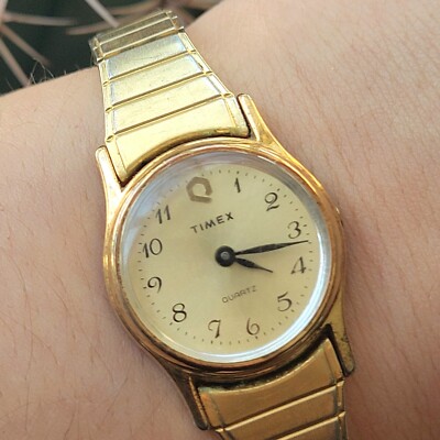 Vintage Timex Quartz Classic Gold Round Stretch Watch Vintage Timex Quartz Classic Gold Round Stretch Watch - Etsy main image 4