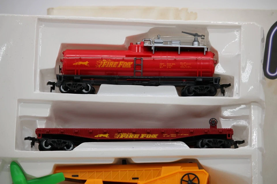 HO Gauge 1:87 Scale AHM/Rivarossi 4 PIECE FIRE FOX SET Firefighters In Box - Image 4 of 4