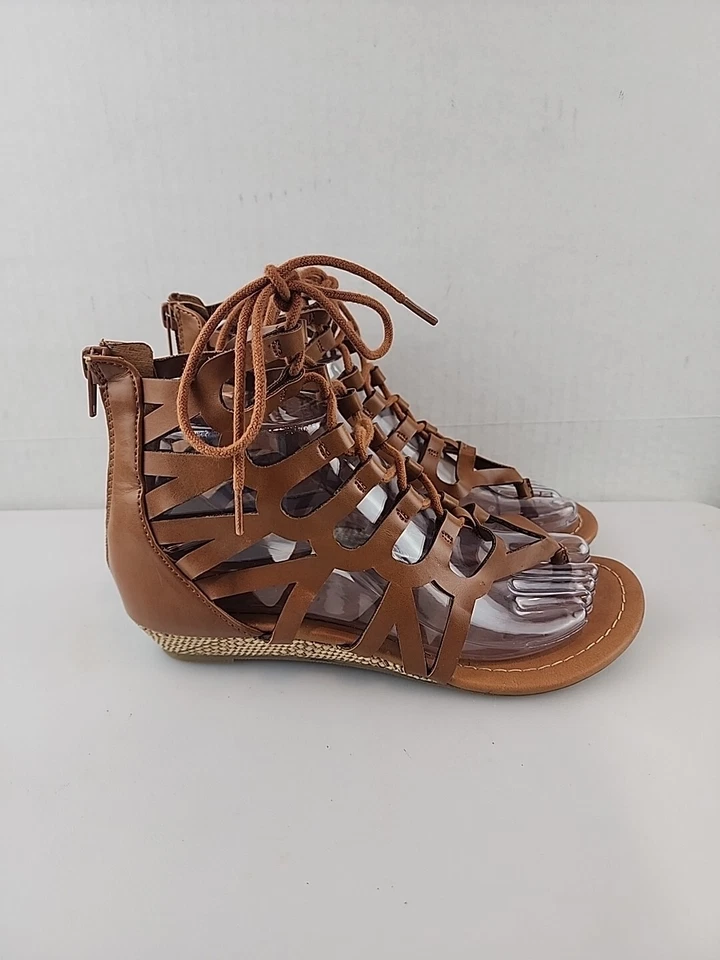 Sandálias veganas City Classified Shoes femininas 6,5 marrom clássico gladiador wedge  - Imagem 2 de 4