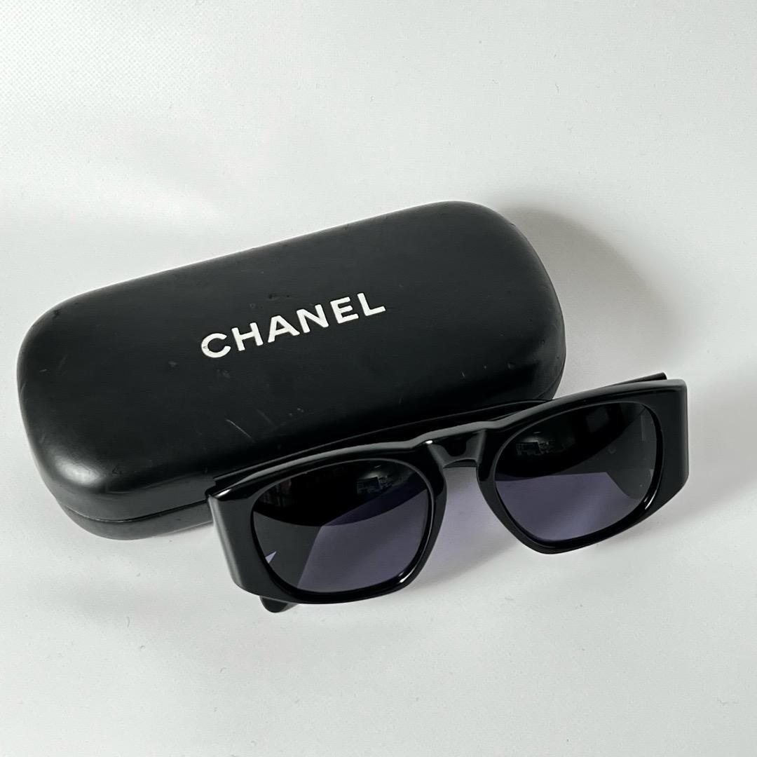 小物 CHANEL Coco Mark Matelasse Sunglasses CHANEL Coco Mark Quilted Matelassé Sunglasses Black w/ Frame