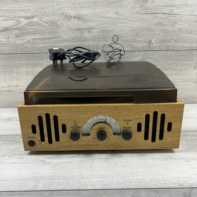 Antiker Plattenspieler Relt-Drive Turntable mit drei Geschwindigkeiten und AM/FM Radio LP