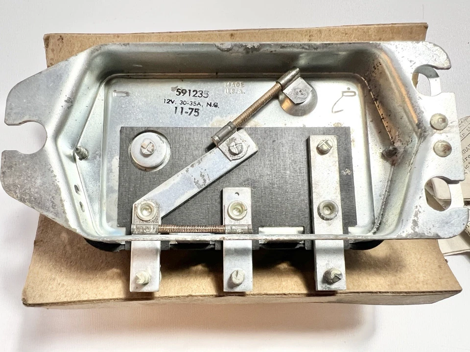 电压调节器负接地 12v 30-35A AMP 正品 NOS 591235 别克 Olds + — 第 2/4 张图片