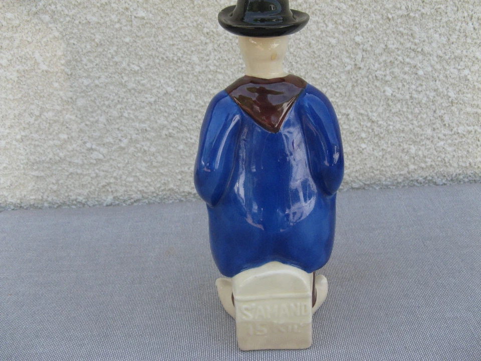 Bouteille Liqueur NOISETTE NOYER en forme de paysan berrichon St Amand-Montrond - Photo 4/4