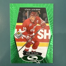 1998-99 Upper Deck UD Choice - NM Starquest Steve Yzerman #SQ18 Green HOF