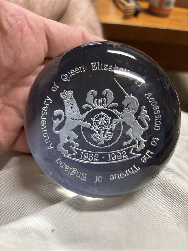 Royal Brierley Queen Elizabeth Crystal Commemorative Paperweight: 1992