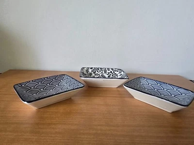 3 kleine Keramikschalen mit unterschiedlich schwarz weiß gemustertem Design - Bild 1 von 3