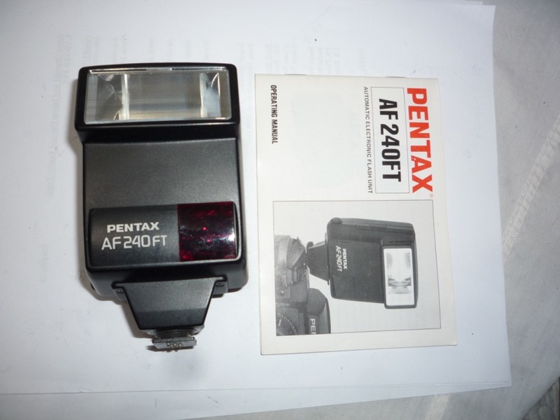 Pentax AF240FT Shoe Mounted TTL Flash For Pentax AF Cameras, Pouch MINT TESTED
