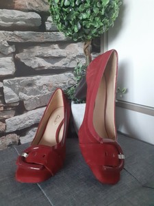 clarks heels red