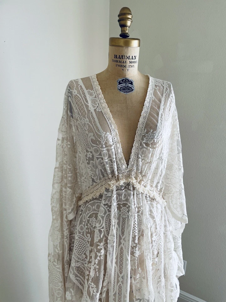 Boho Cream Vintage Lace Bell Sleeve Wedding Dress Maternity Photoshoot Gown - Image 2 of 4