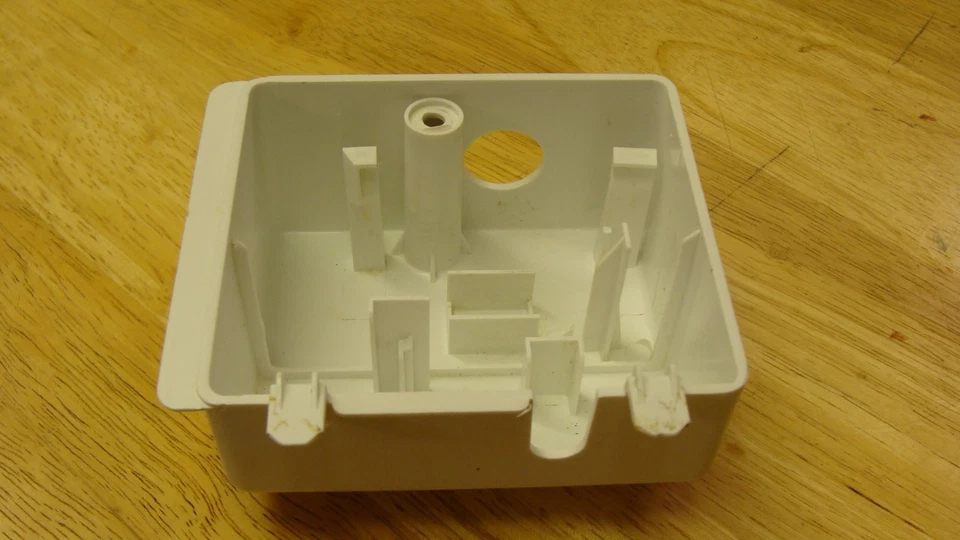 Magic Chef Refrigerator MCBR440B Thermostat Housing #GNF-304D used - Image 3 of 4