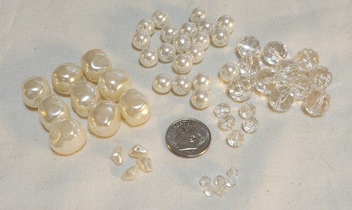 K427 mixed acrylic and glass bead lot. will combine to save on shipping