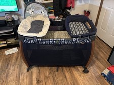 Monbebe Flex Deluxe Baby Play Yard with Bassinet