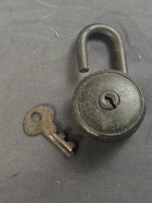 OLD VINTAGE IRON UNIQUE ROUND SHAPED MINITURE PADLOCK WITH KEY .