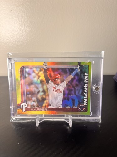 2025 Topps Series 1 Celebration - Bryce Harper Walk This Way Gold /50 #WTW-28 - Bild 1 von 2