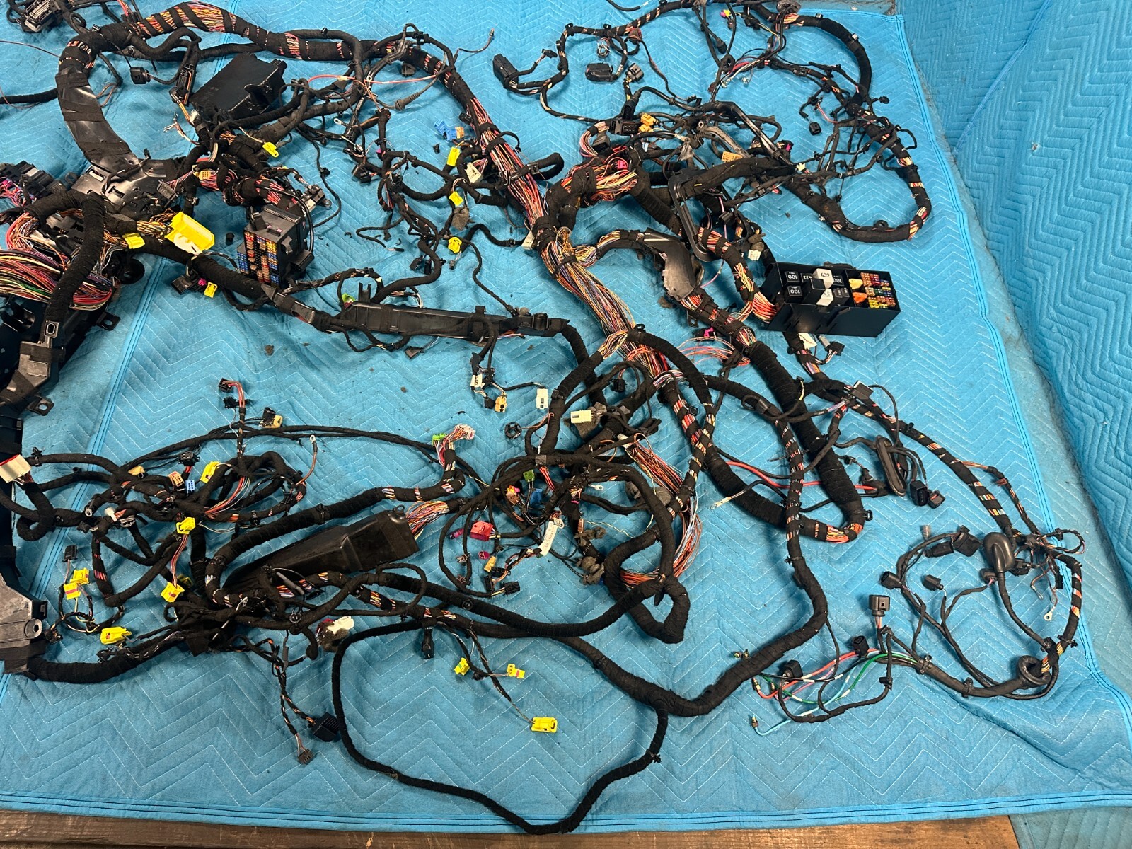 Bentley Cont Flying Spur Engine Room Bay Fuse Box & Wiring Harness 29k 2009 OEM
