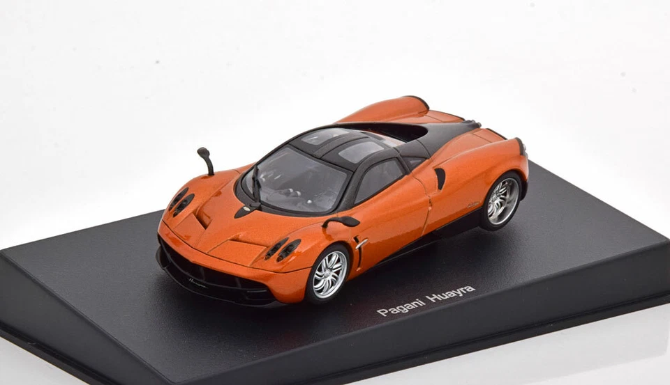 Pagani Huayra Bronze Metal 2011 AUTOart 58207 1/43 Black Roof - Image 3 of 4