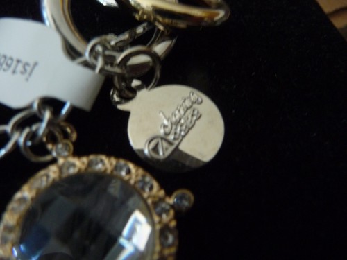 7 CHARMING SISTERS GOLD & SILVER TONE LINKS 3/4"W CHARMS 7'"L BRACELET #25/20 - Picture 3 of 4