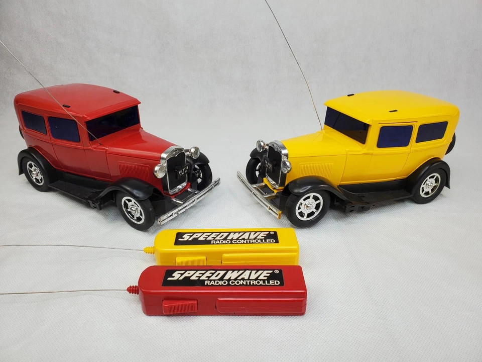 Juego de 2 coches de control de radio Speedwave de colección Galoob Demolition Showdown 1979 Foto 2 de 4