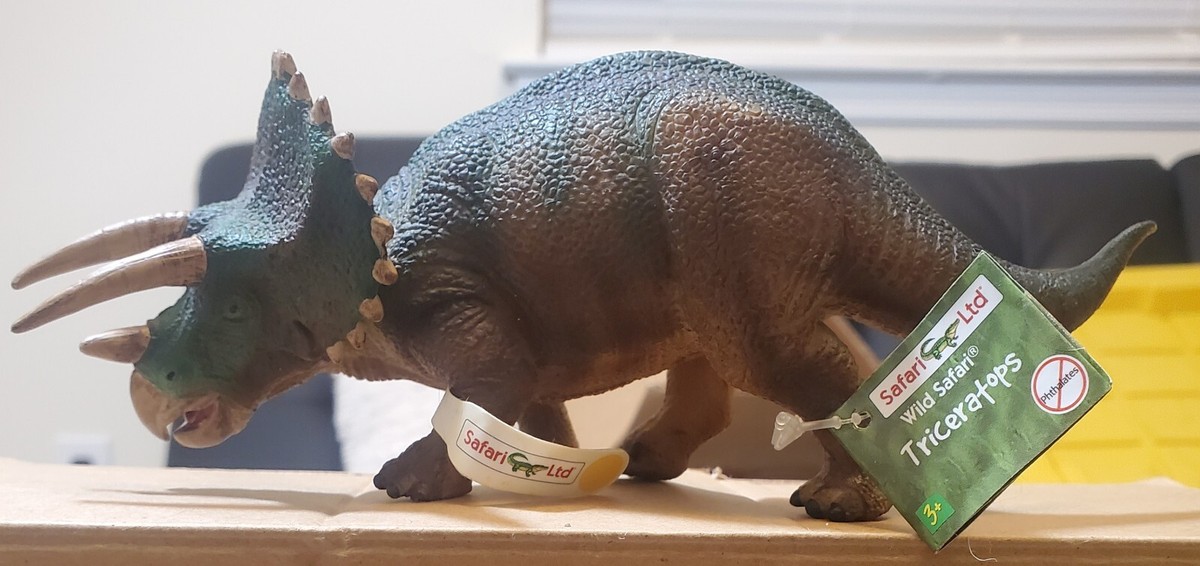 Safari Triceratops Dinosaurier-Figur – 26,7 Cm Lang, Detailgetreu Modelliert, Perfekt Für Sammler Und Kinder
